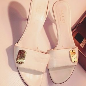 ( Vintage Gucci slides kitten heel gently used